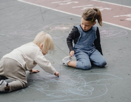 Eines per a ajudar als i les infants a enfrontar-se al seu dia a dia.  Font: Pexels