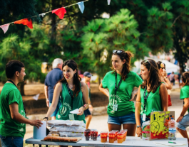 Voluntàries a La Tamborinada.