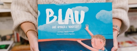 'Blau. Què amaga l'horitzó' és un conte per a petits i grans. Font: Miriam Núñez