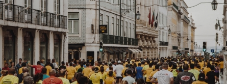 Totes les curses col·laboren amb causes solidàries, com recollir menjar pel Banc dels Aliments o recaptar fons per causes socials. Font: Unsplash. Font: Font: Unsplash.