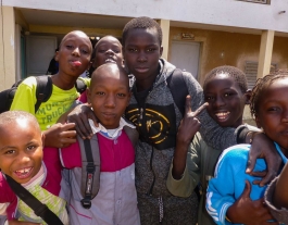 La Fundació Babel vetlla i treballa per l'escolarització dels nens i nenes al Senegal. Font: Fundació Babel