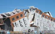 Edifici destruït després d'un terratrèmol. Font: Wikimedia