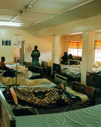 Hospital africà. Font: BobTheCorkDwarf