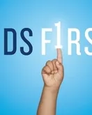 Part de la portada del llibre "Kids first" de David Kirp