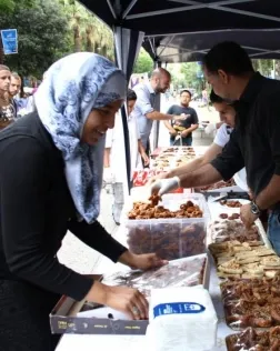 Iftar popular a la Rambla del Raval
