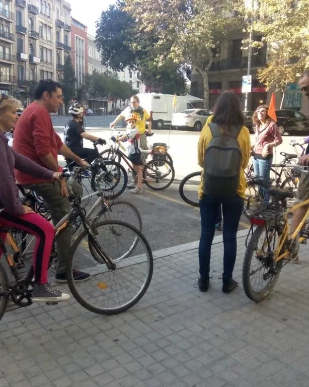 Recorrent el carrers de Barcelona en bicicleta