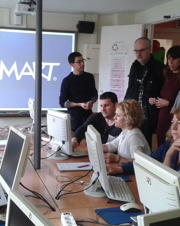 Participants del projecte a l'Escola d'Adults de la Verneda