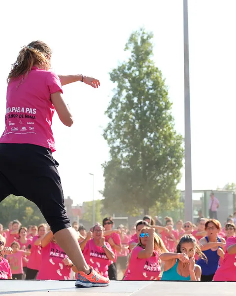 Imatge de l'anterior edició de la 'masterclass' de zumba solidària. Font: Pas a pas contra el càncer de mama. 