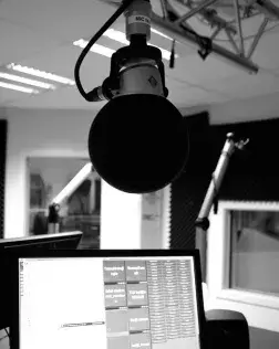 Imatge d'un emisora de radio. Imatge de Eva Van Ostade. Llicència d'ús CC BY 2.0