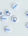 L’objectiu és conèixer les competències clau que un community manager ha d’assolir i les característiques del seu lloc de treball. Font: Unsplash.