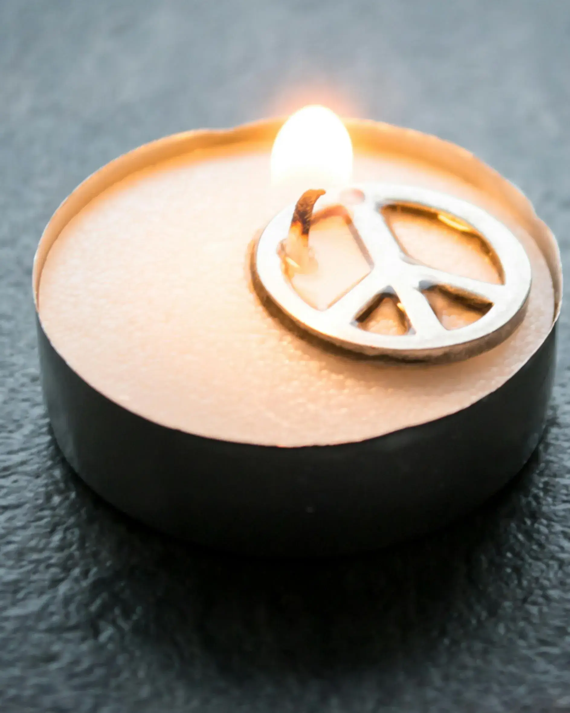 Espelma amb símbol de la pau