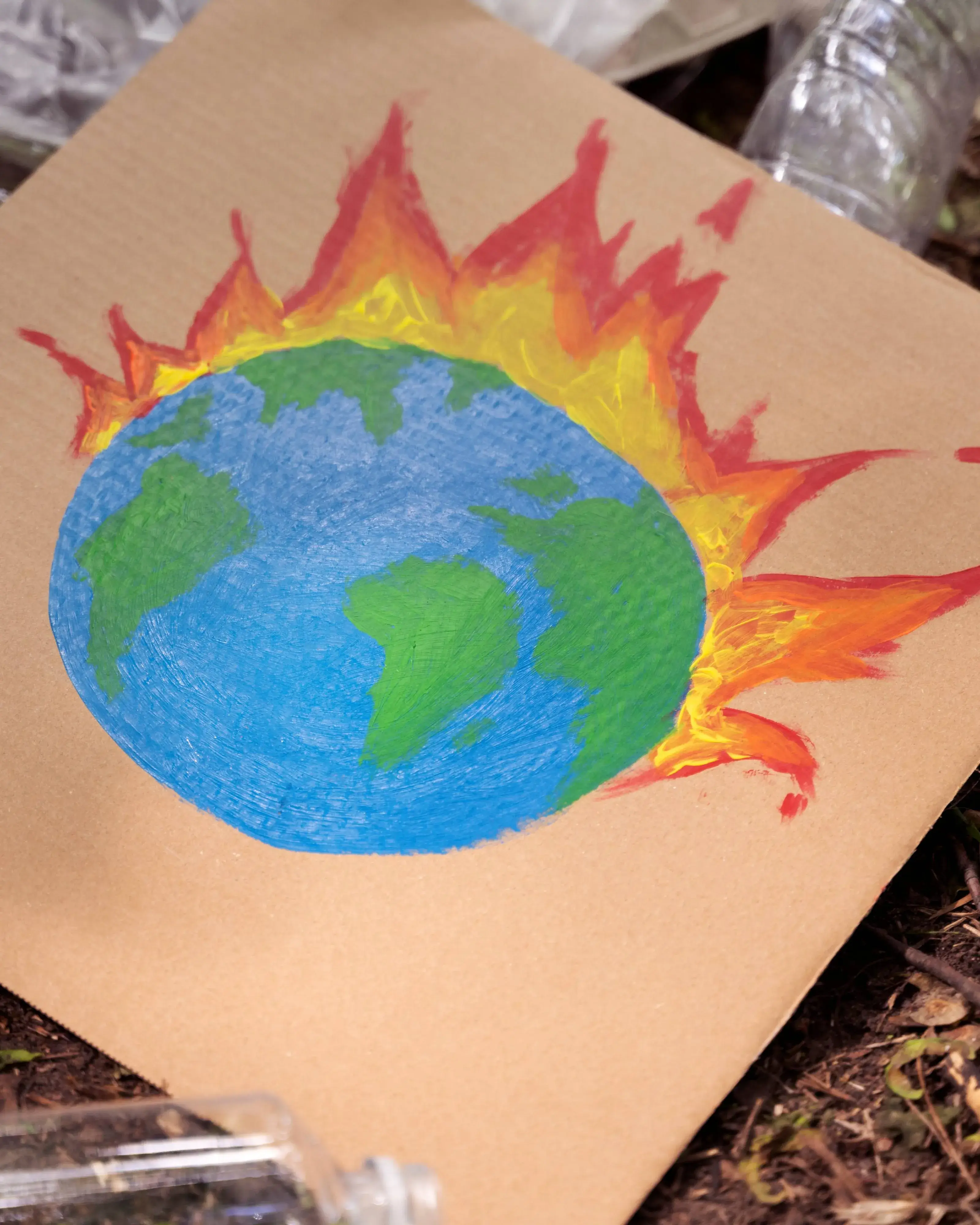 Pancarta amb un dibuix del món en flames