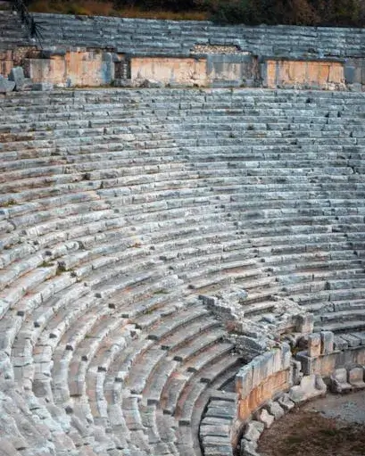 Grades d'un amfiteatre antic d'estil romà