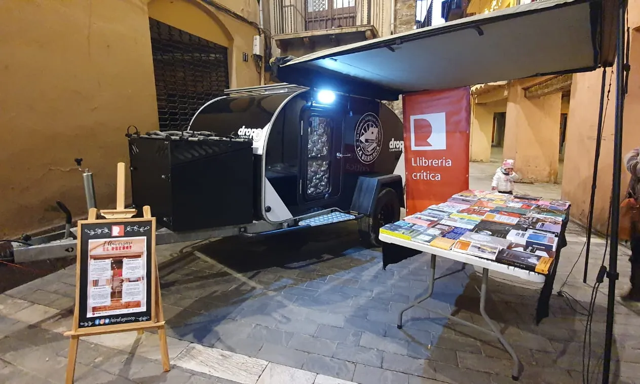La Barraca de la llibreria El Refugi en funcionament.