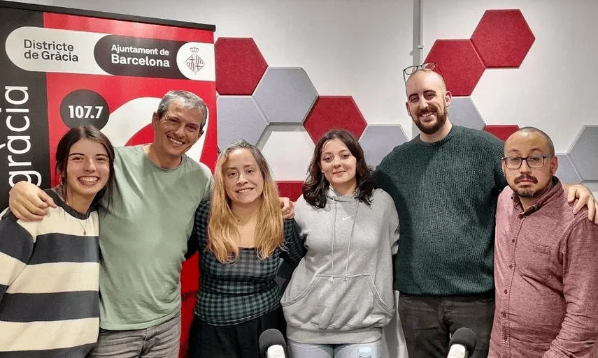 Les membres del Projecte Ce Trencada en una entrevista a Ràdio Gràcia.