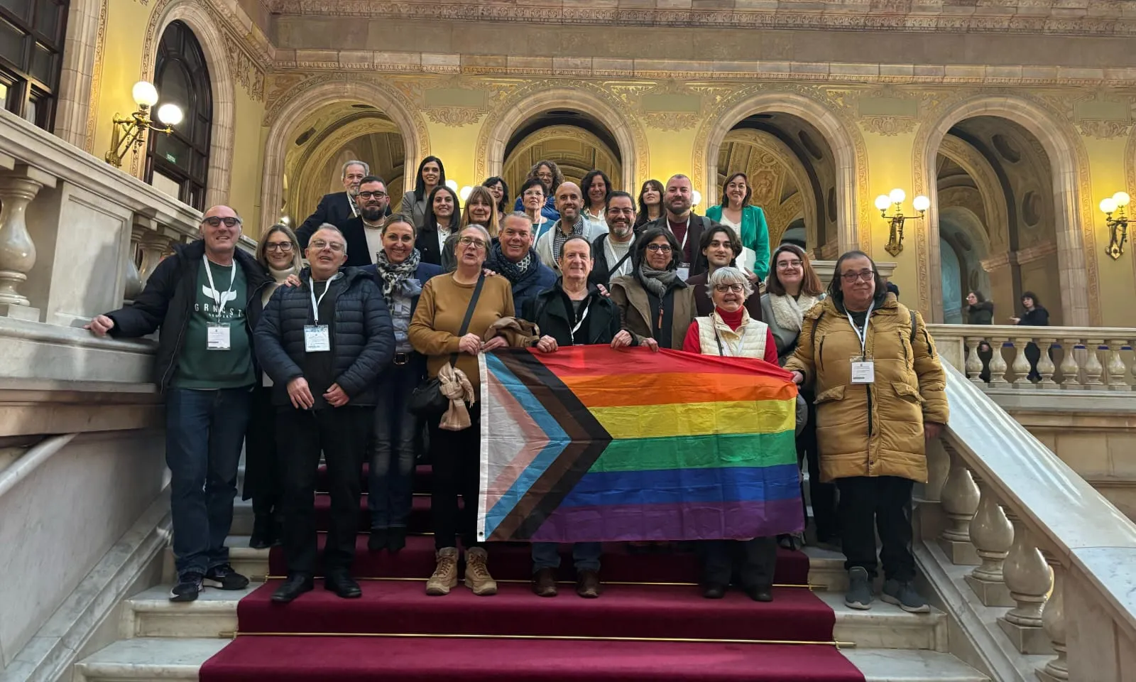 Diversos grups parlamentaris han treballat conjuntament amb entitats del col·lectiu per revisar i adequar diferents aspectes de la llei 11/2014. Font: Plataforma d’Entitats LGTBI de Catalunya