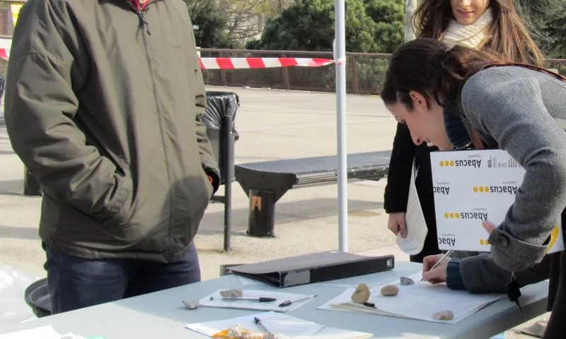 Recollida de signatures a favor de "Menja Just a la UAB"