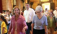 La presidenta del Parlament, Núria de Gispert, i la presidenta d'Òmnium Cultural