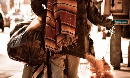 Un home sense sostre. Font: El Pelos Briseño (flickr.com)