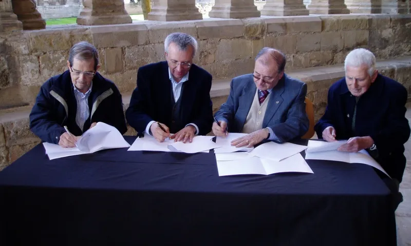 Moment de l'acord per a constituir la Federació Catalana de Bancs d'Aliments.