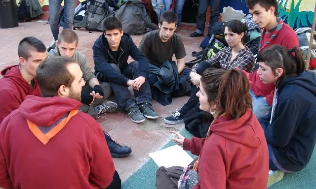 Nois i noies d'agrupaments escoltes del Barcelonès. Foto: MEG