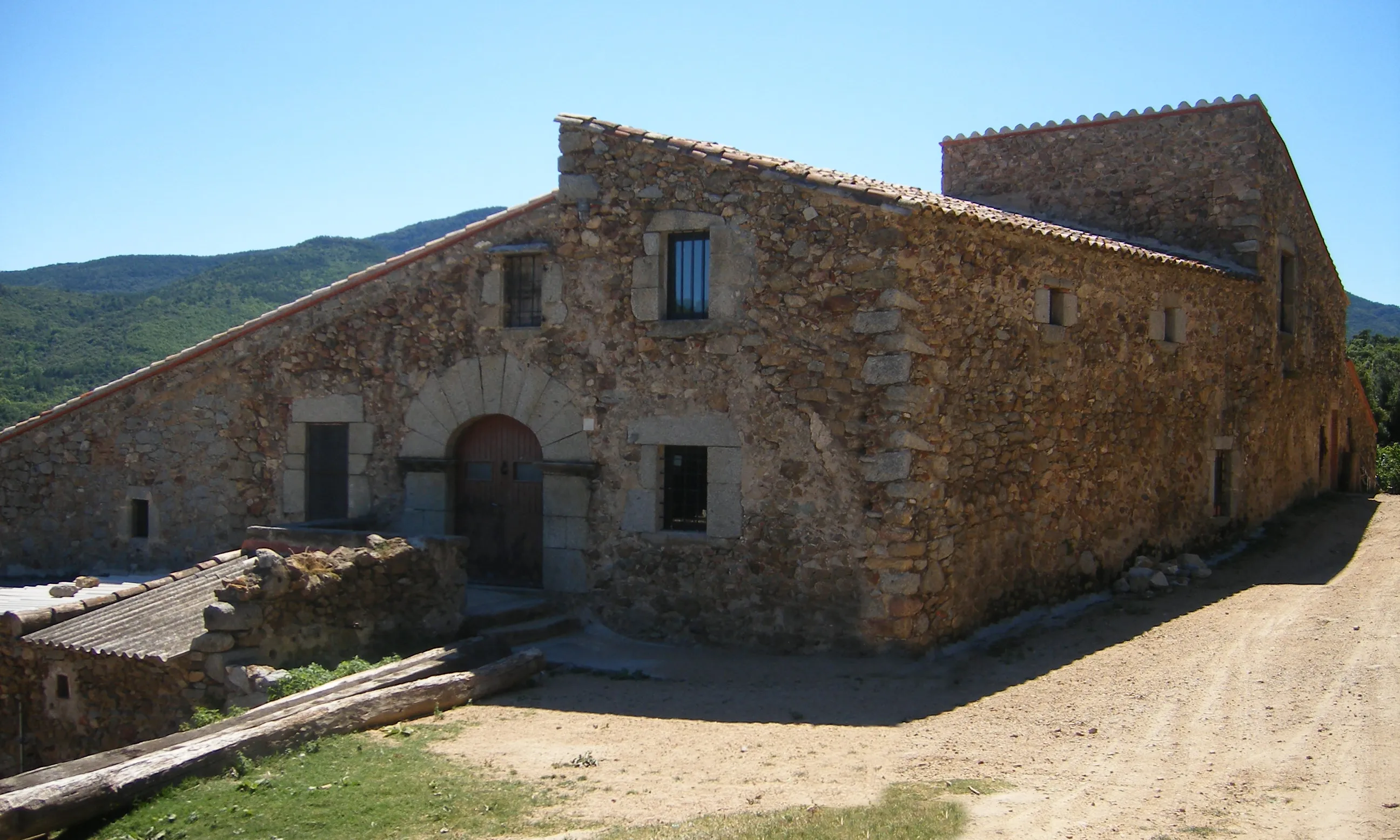 El Centre Escolta Mas Olivet, a Maçanet de Cabrenys. Foto: MEG