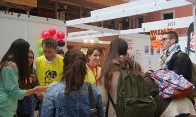 Grup de voluntaris i estudiants a la Fira (Font: UPF)