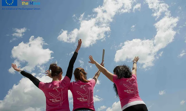 Joves. Imatge CC de Youth on the Move a Flickr