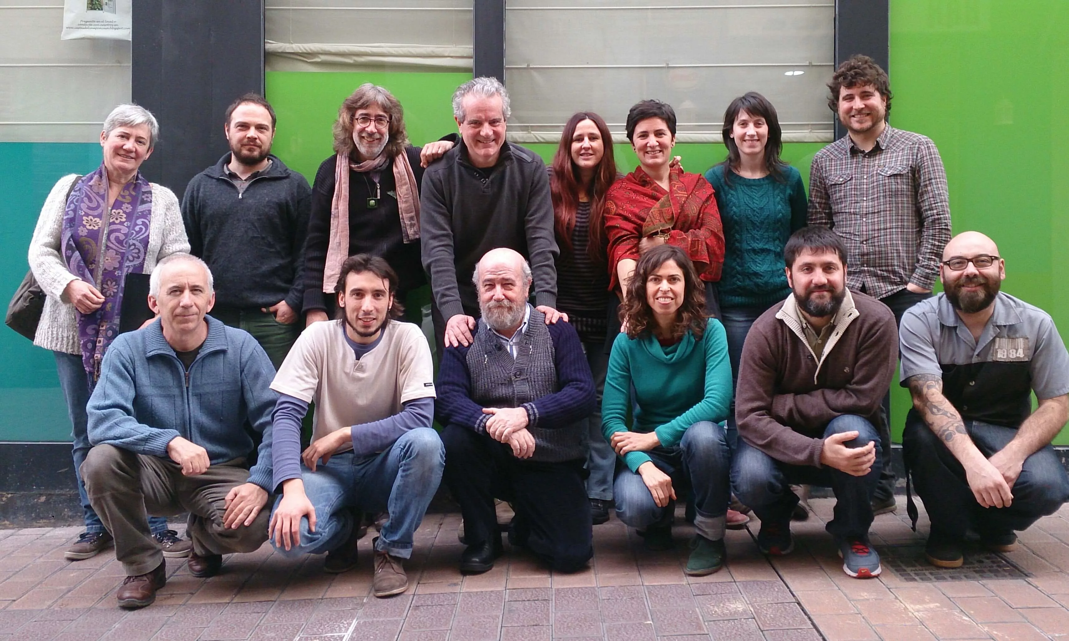 Fotog de grup de la constitució de l'Associació de Xarxes de Mercat Social