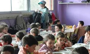 Imatge menjador escolar. Font: web Fundació Catalana de l'Esplai