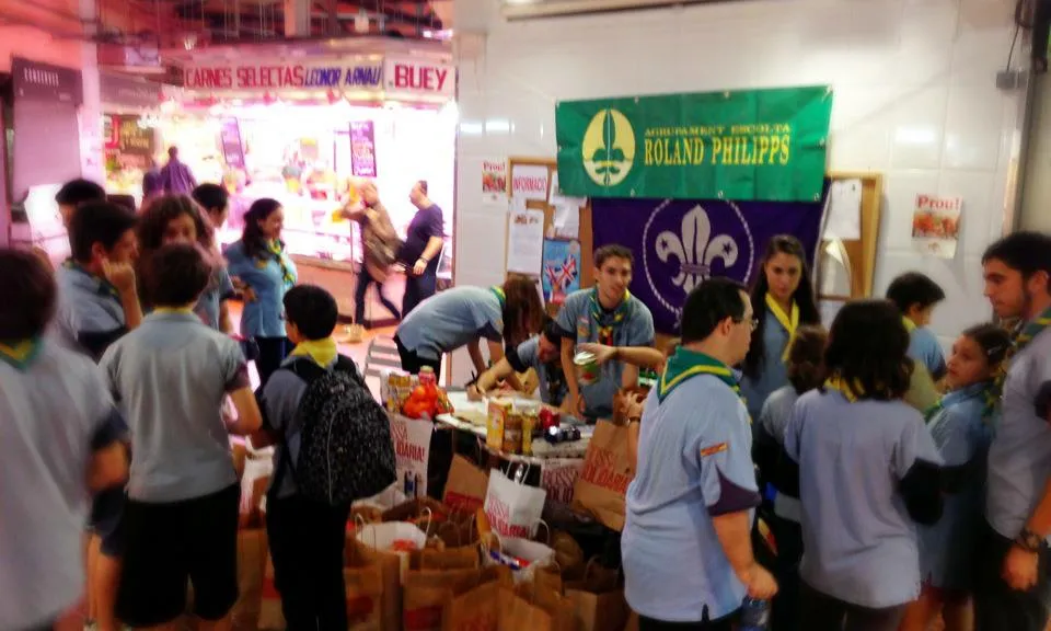 La Bossa Solidària és una recollida d'aliments frescos a càrrec d'Acció Escolta de Catalunya.