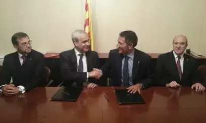 Imatge de l'acte de signatura del conveni. Font: gencat.cat
