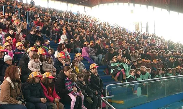 Festa "Posa't la Gorra" de l''any 2013, amb la gorra de Kukushumushu
