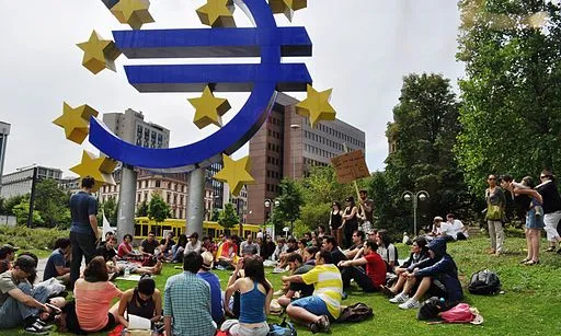 Assamblea dels indignats a Frankfurt el 2011. Foto: Mar del Sur (Wikimedia commons)