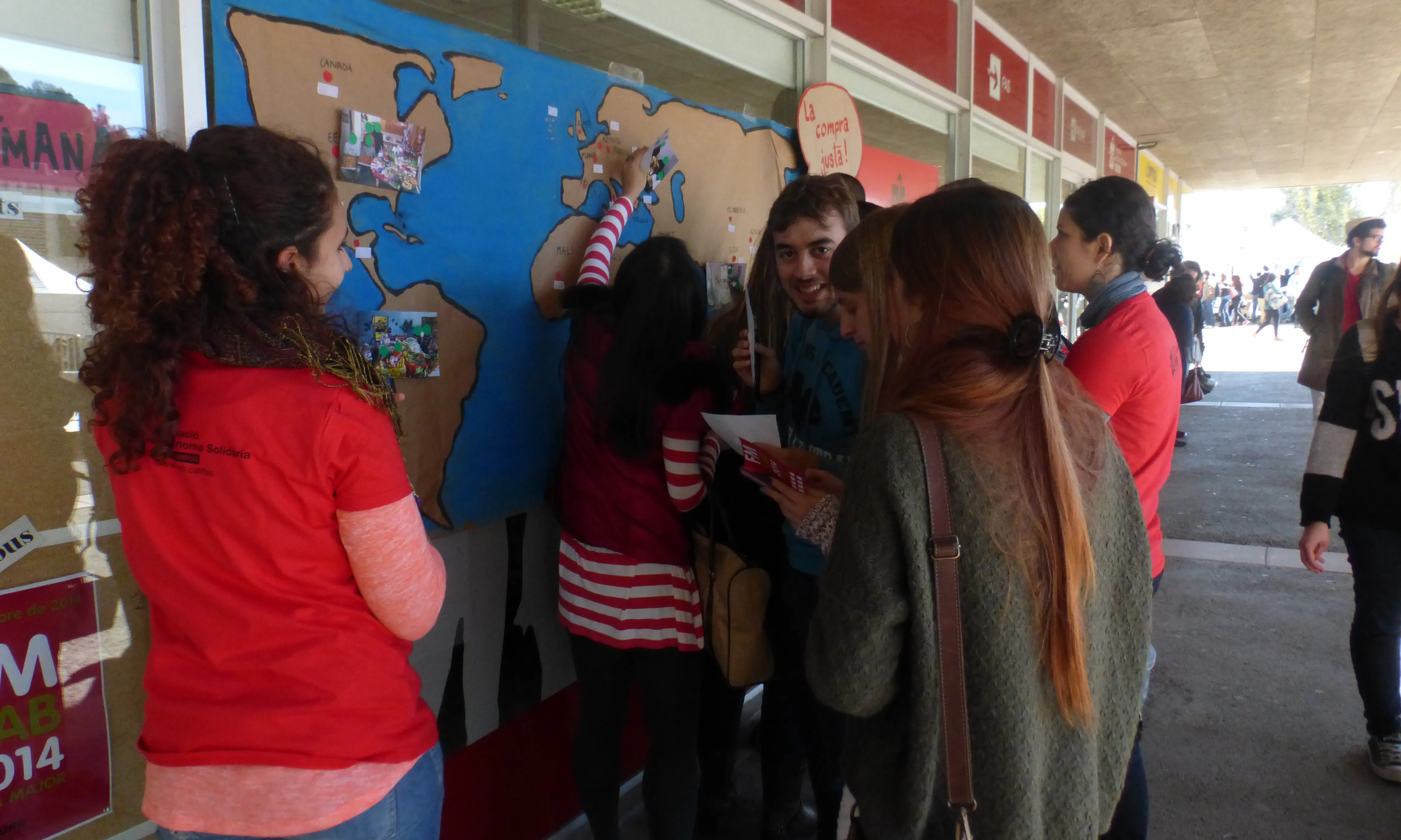 Activitat sobre consum i compra responsable del Grup Menja Just de la FAS
