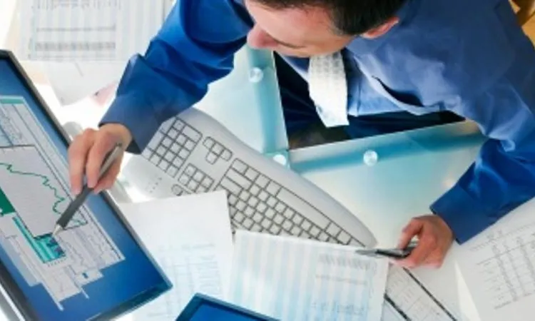 Comptable analitzant dades
