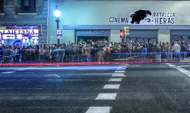 Els antics cinemes de la Via Laietana es van ocupar per l'estrena del documental i es van rebatejar amb el nom de Cinema Patricia Heras