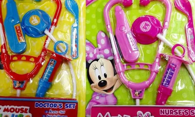 Joguines del Mickey i la Minnie, separats en color blau per a nens i rosa per a nenes