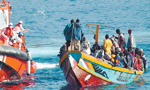 Migrants rescatats davant la costa de les Canàries. Font: wikimedia commons.