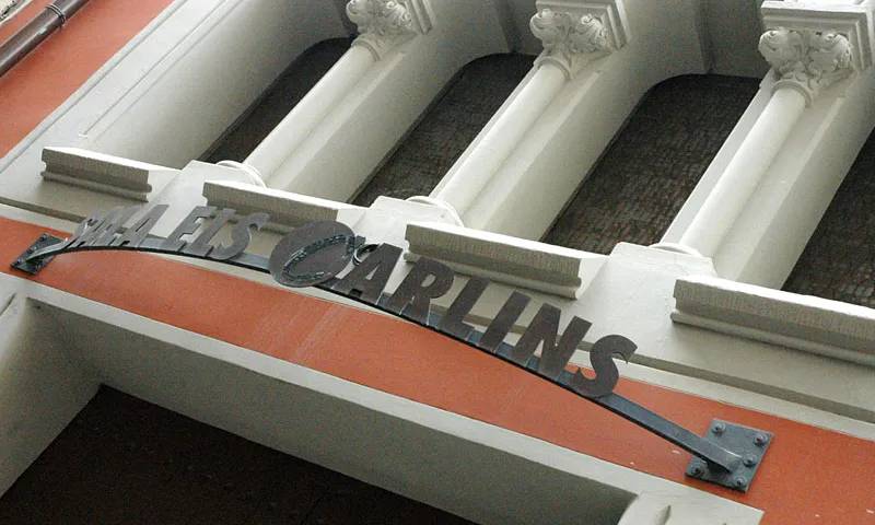Façana de la Sala Carlins
