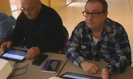 Tallers TIC amb voluntariat corporatiu. Fotograma del reportatge de BTV