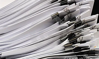 Pila de documents. Font: Dreamstime
