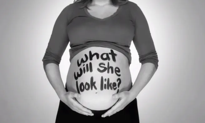 Fotograma del vídeo del moviment ONE per prevenir naixements amb VIH