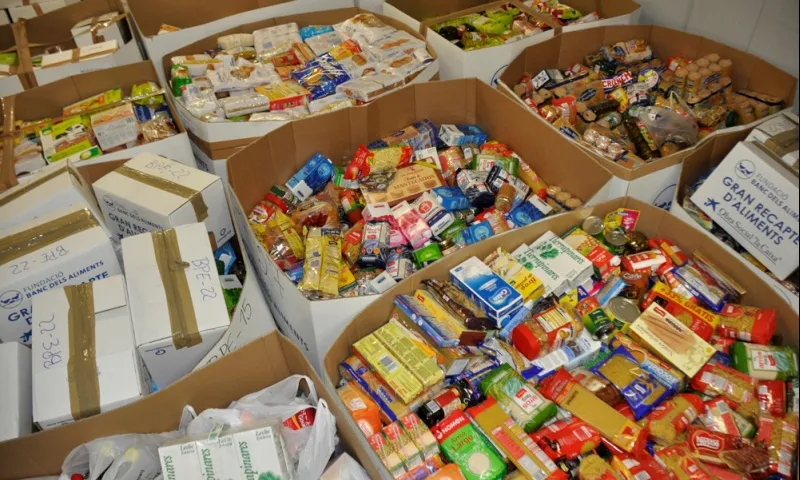 Els aliments més adients per a la donació  són oli, llet UHT i conserves (Font: Banc dels Aliments)