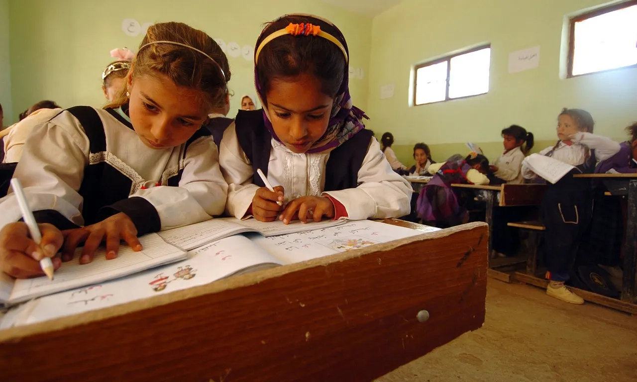 Nenes iraquianes a l'escola Font: pixabay.com