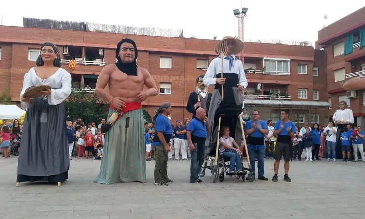 En Martí, està dotat amb uns ancoratges extensibles per a tot tipus de cadira de rodes