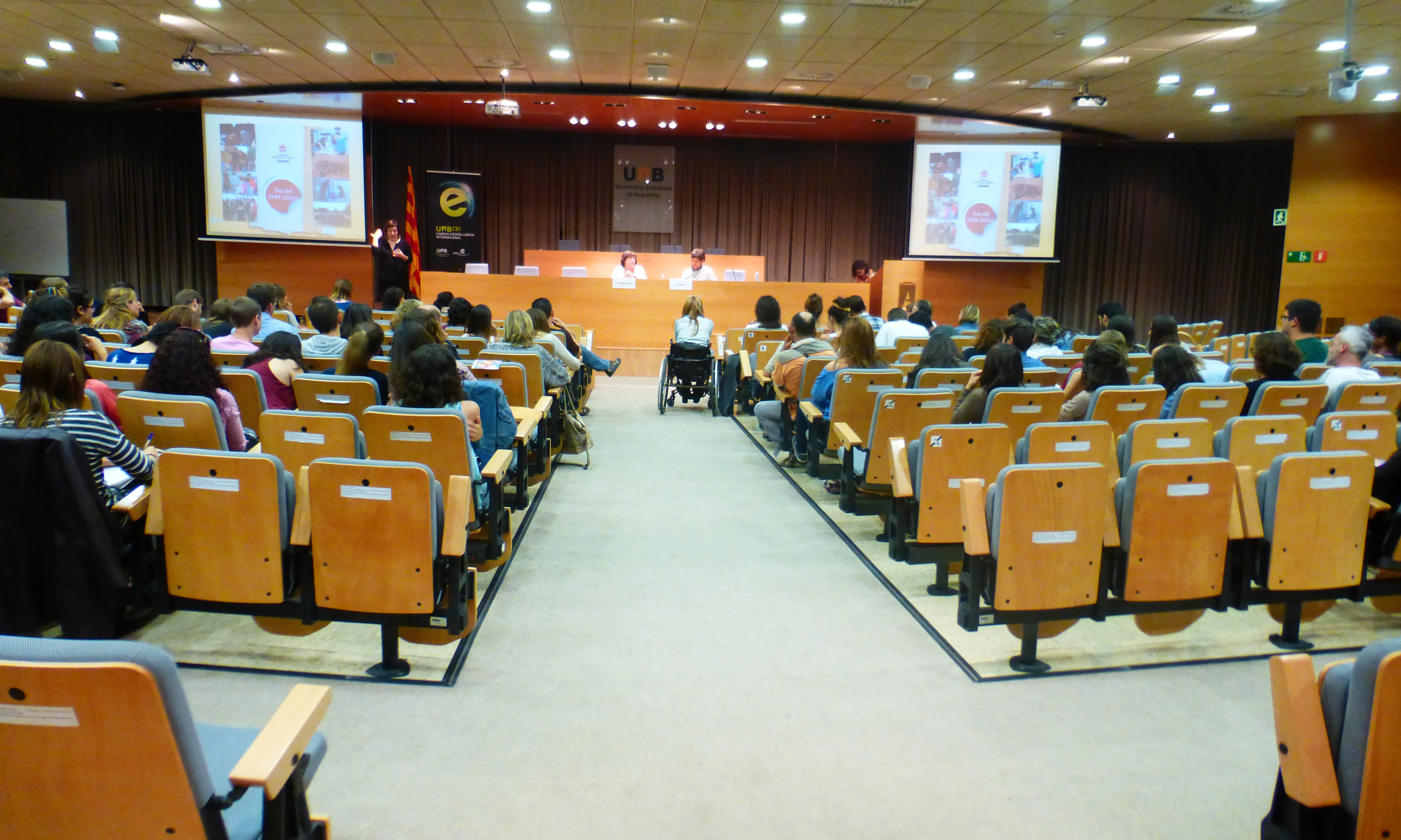 Un moment de l'acte de cloenda a la UAB