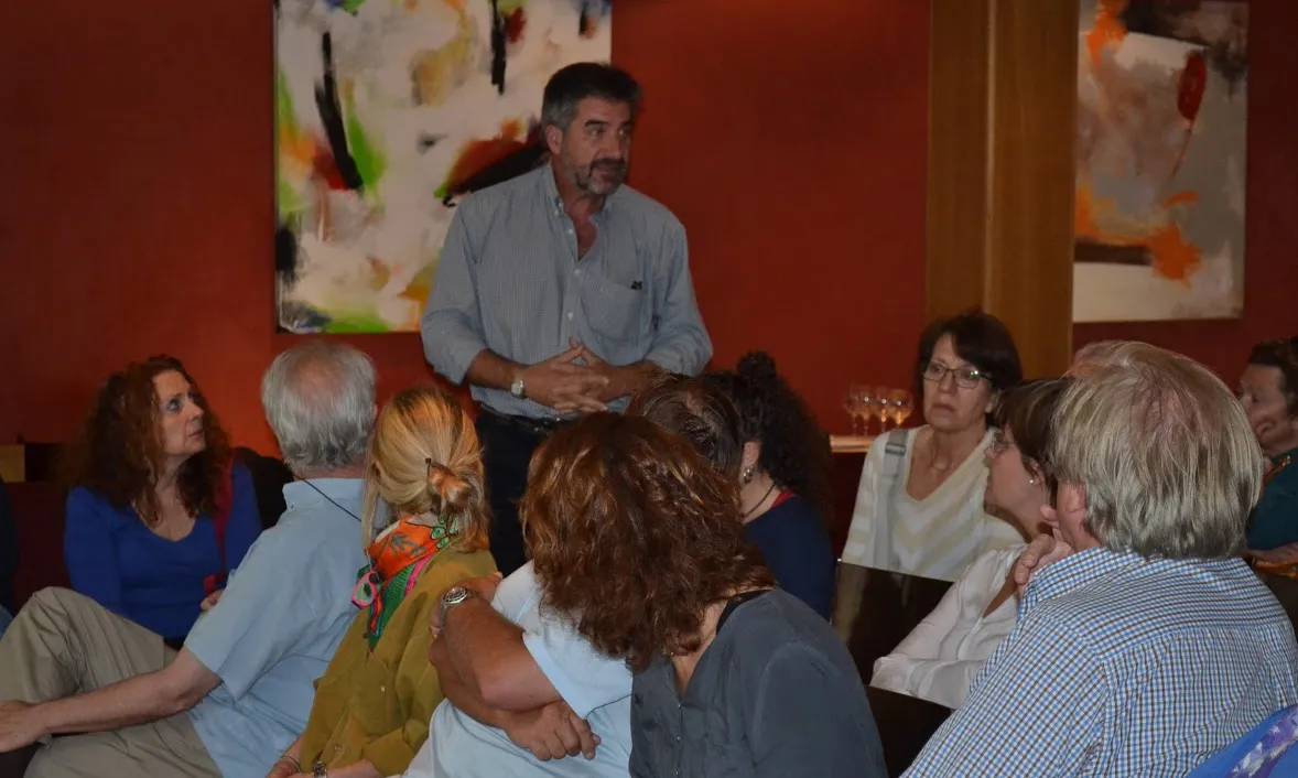 El voluntari Josep Maria, compartint la seva experiència a la trobada (Font. Jordi Casademont)