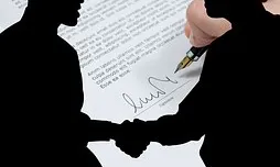 Signatura de contracte. Font: web Pixabay 