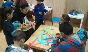 Un centenar d'infants participen a les seves activitats.